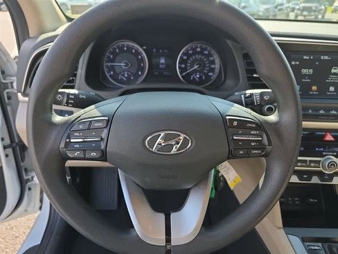 Used 2020 Hyundai Elantra SEL FWD image 18