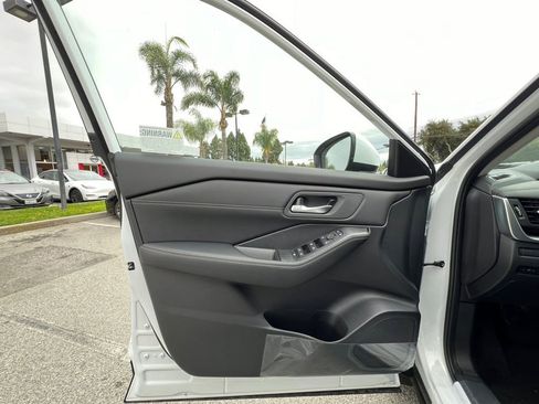 New 2025 Nissan Rogue SV w/ SV Premium Package image 12