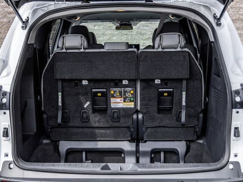 Used 2025 Toyota Sienna LE FWD image 20