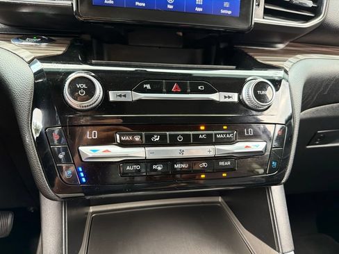 Used 2021 Ford Explorer Limited w/ Equipment Group 301A RWD image 12