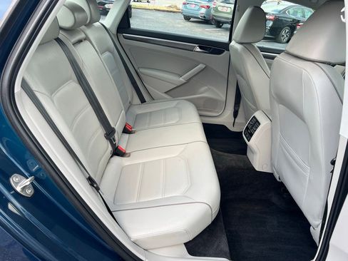 Used 2018 Volkswagen Passat 2.0T SE FWD image 21