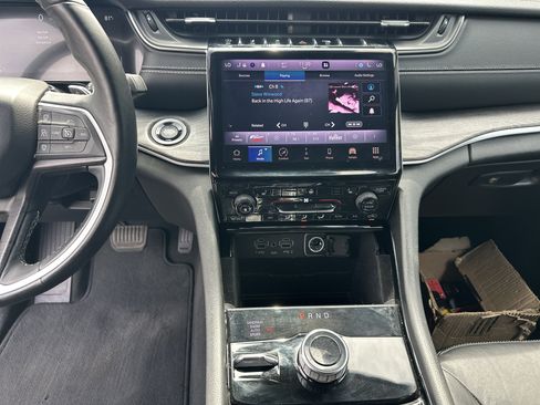 Used 2021 Jeep Grand Cherokee L Limited AWD/4WD image 32