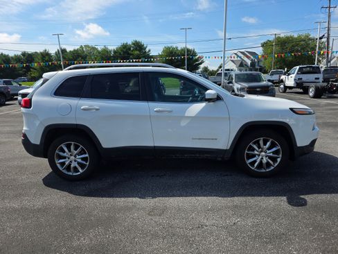 Used 2018 Jeep Cherokee Limited AWD/4WD image 4