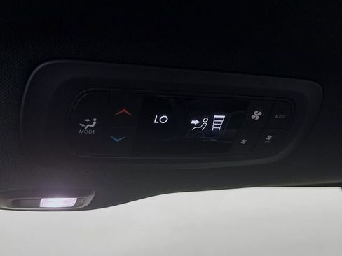 Used 2024 Chrysler Pacifica Limited w/ S Appearance Package FWD image 31
