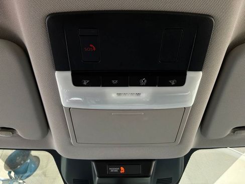 Used 2025 Nissan Rogue SV FWD image 16
