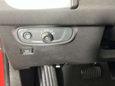 Used 2023 GMC Terrain SLE w/ Driver Convenience Package FWD image 19