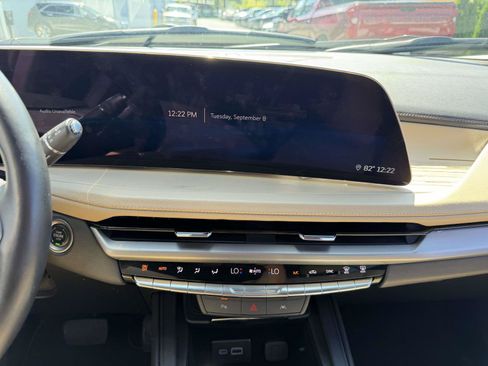 Certified 2025 Cadillac XT4 Premium Luxury FWD image 21