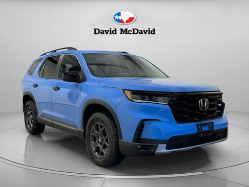Used 2025 Honda Pilot TrailSport image 8