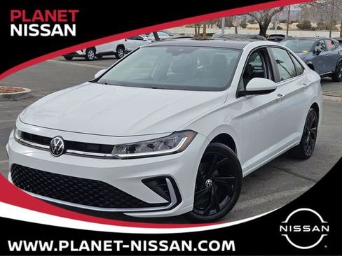 Used 2025 Volkswagen Jetta SE image 1