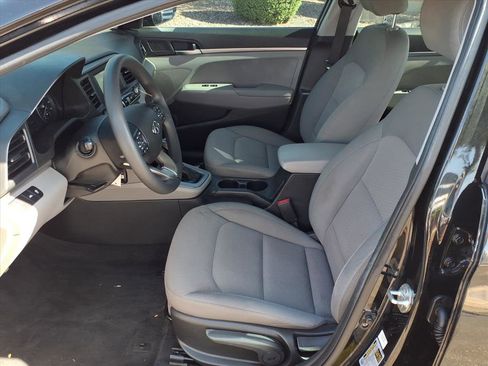 Used 2020 Hyundai Elantra SE image 11