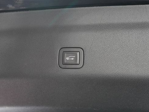 Used 2025 GMC Yukon XL Denali Ultimate AWD/4WD image 11