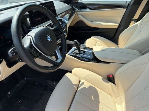 Used 2023 BMW 530i w/ Premium Package RWD image 3