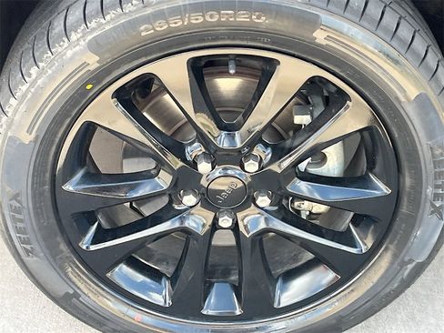 Used 2022 Jeep Grand Cherokee Laredo X image 29