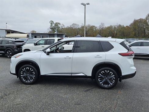 New 2026 Nissan Rogue Platinum image 2