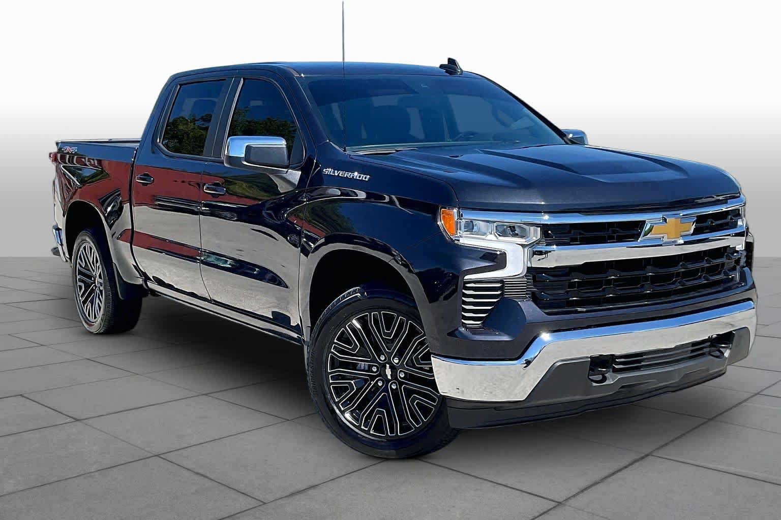 Used 2024 Chevrolet Silverado 1500 LT w/ Leather Package AWD/4WD image 3