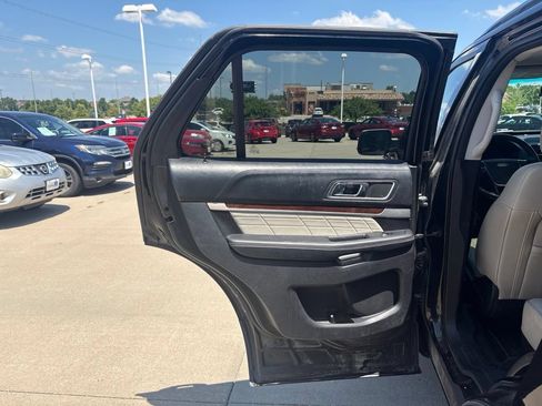 Used 2016 Ford Explorer Platinum AWD/4WD image 43