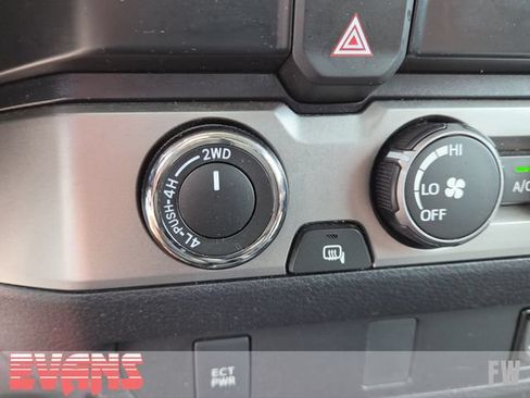 Used 2019 Toyota Tacoma SR5 AWD/4WD image 9