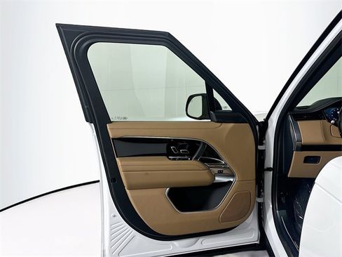 New 2025 Land Rover Range Rover SE image 11