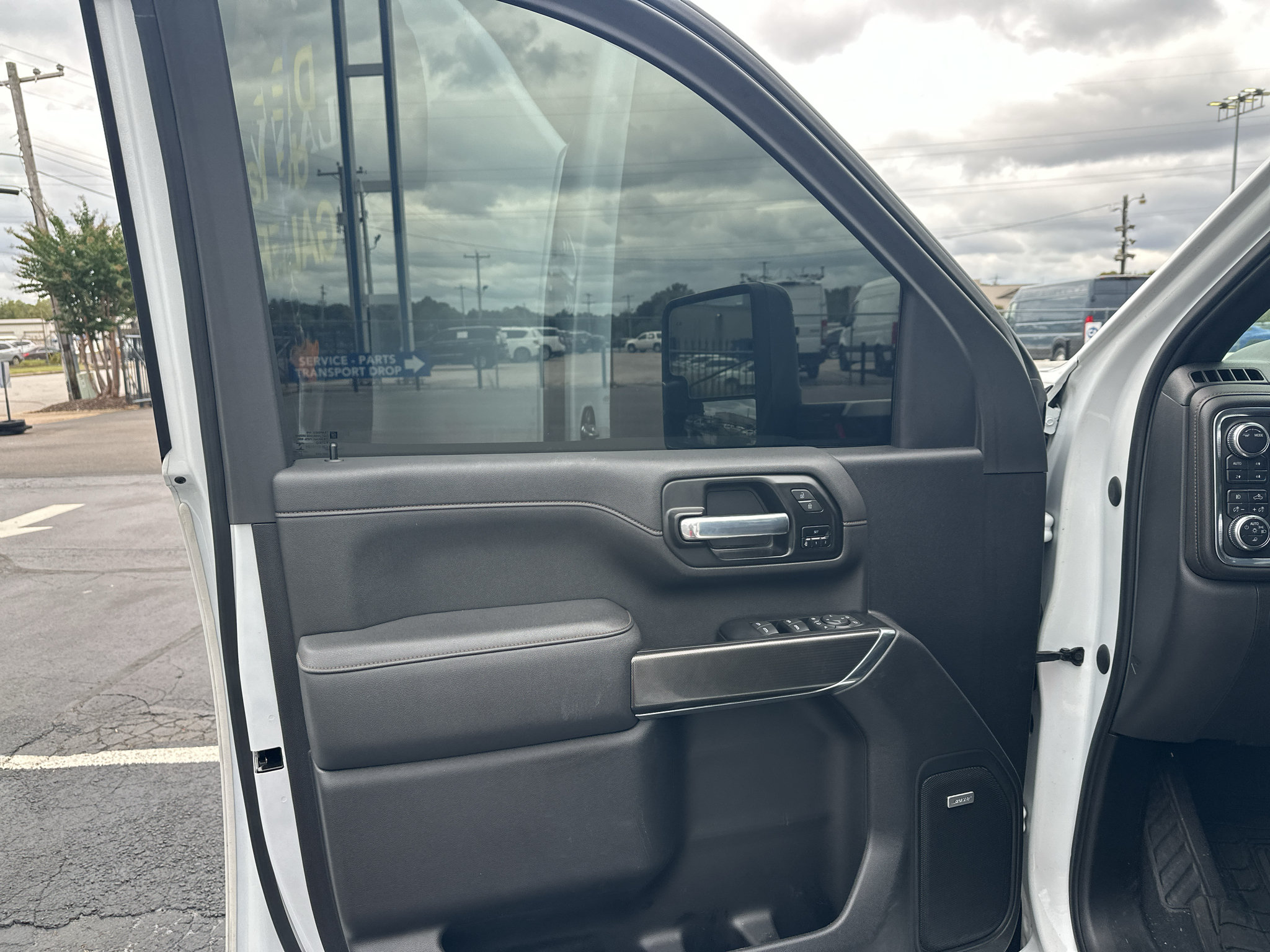 Used 2023 GMC Sierra 2500 AT4 w/ AT4 Premium Plus Package AWD/4WD image 12