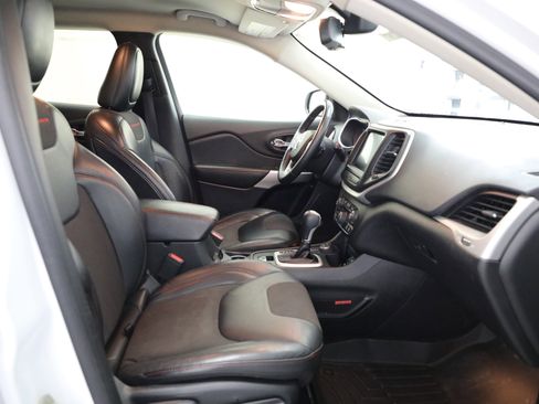 Used 2017 Jeep Cherokee Trailhawk w/ Cold Weather Group image 12