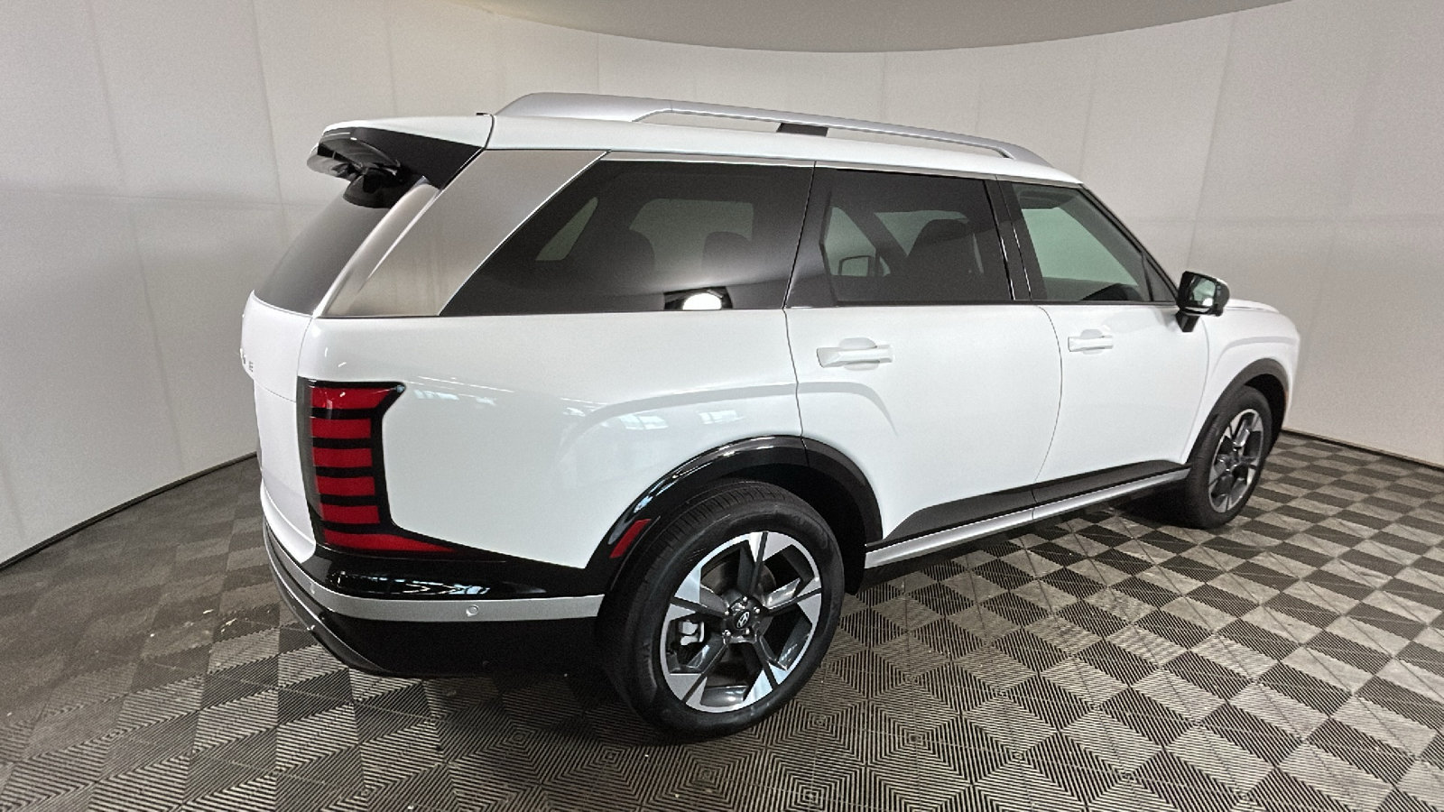 Used 2026 Hyundai Palisade Limited FWD image 3