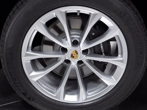 Certified 2026 Porsche Macan image 11