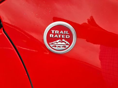 Used 2019 Jeep Cherokee Trailhawk w/ Comfort & Convenience Group AWD/4WD image 12