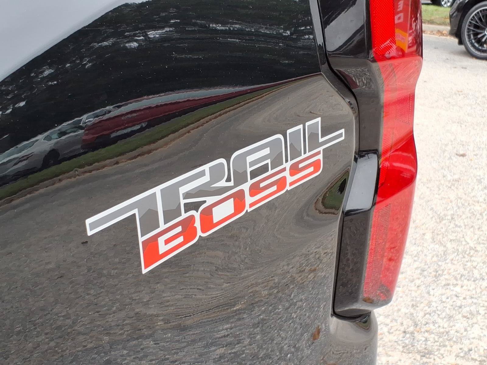 Used 2023 Chevrolet Colorado Trail Boss w/ Safety Package AWD/4WD image 4