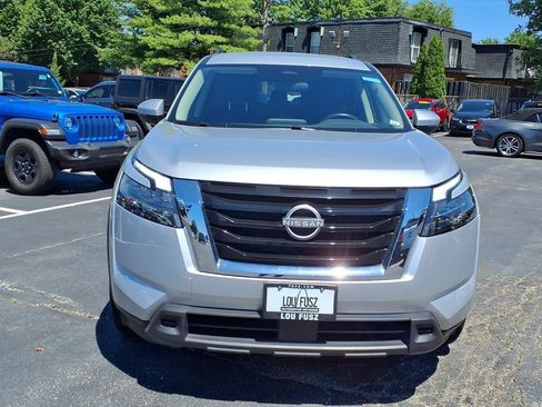 Used 2025 Nissan Pathfinder SV AWD/4WD image 26