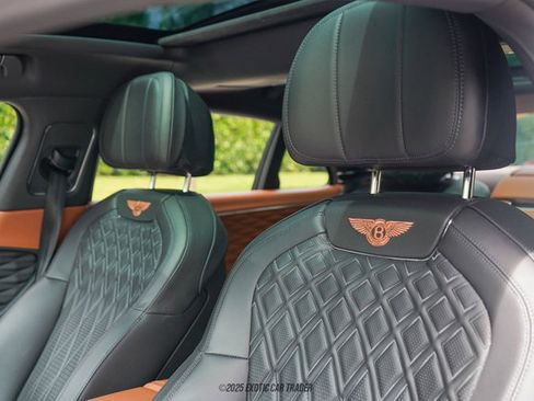Used 2022 Bentley Flying Spur Plug-In Hybrid image 25