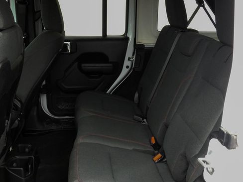 Used 2025 Jeep Wrangler Unlimited Rubicon image 33