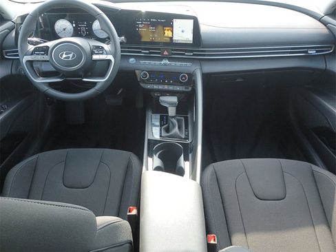 Certified 2024 Hyundai Elantra SEL w/ Convenience Package image 2