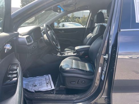 Used 2019 Kia Sorento EX image 11