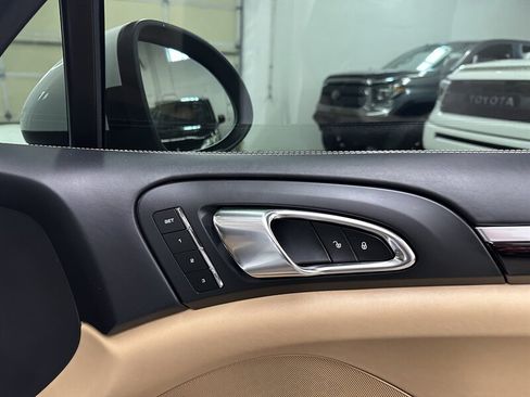 Used 2014 Porsche Cayenne Turbo AWD/4WD image 28