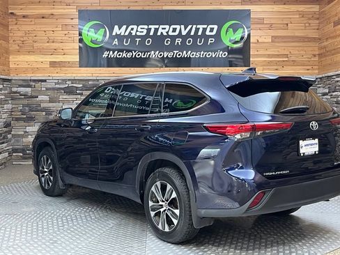 Used 2020 Toyota Highlander XLE AWD/4WD image 16