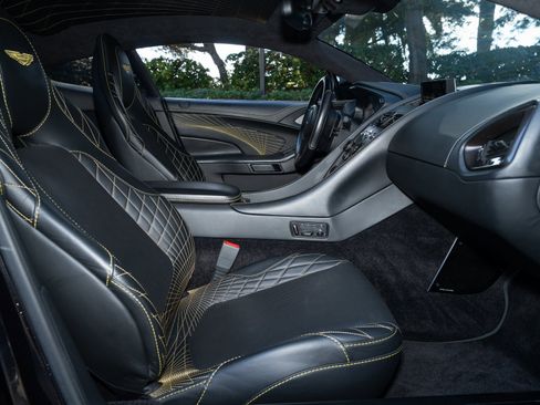 Used 2018 Aston Martin Vanquish S image 16