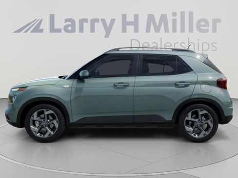 New 2026 Hyundai Venue SEL FWD image 3