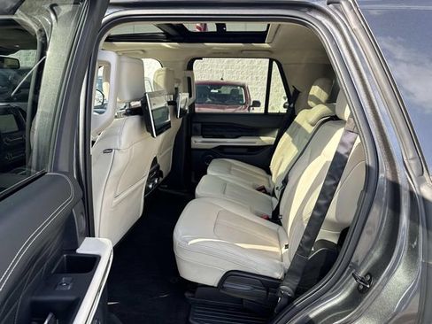 Used 2020 Ford Expedition Platinum image 18