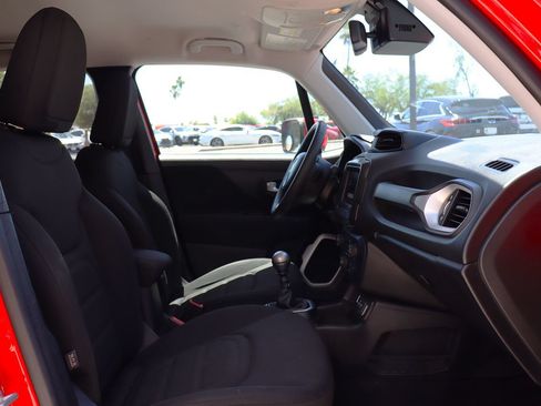 Used 2018 Jeep Renegade Latitude FWD image 34