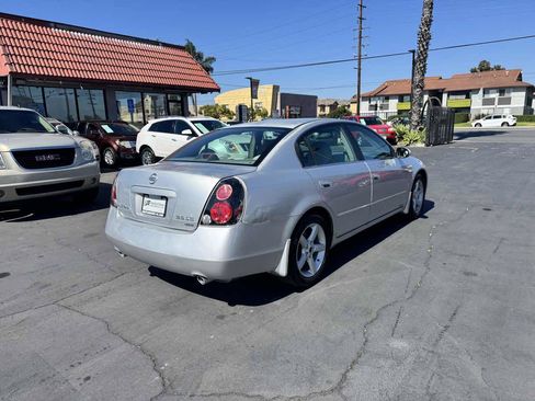 Used 2006 Nissan Altima 3.5 SE FWD image 6