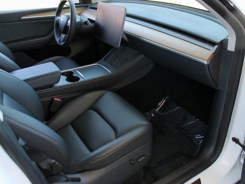 Used 2023 Tesla Model Y Long Range AWD/4WD image 20