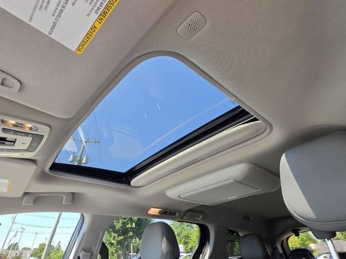 Used 2023 Toyota Sienna Limited AWD/4WD image 16