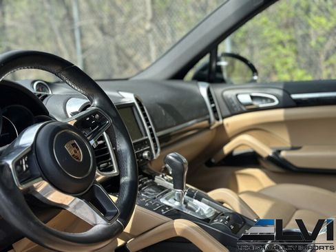 Used 2016 Porsche Cayenne AWD/4WD image 12