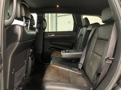 Used 2020 Jeep Grand Cherokee Altitude AWD/4WD image 18
