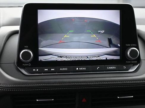 Used 2025 Nissan Rogue SV FWD image 25