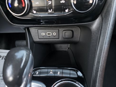Used 2020 Buick Encore GX Preferred w/ Cold Weather Comfort Package FWD image 38