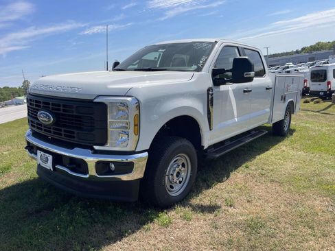 New 2026 Ford F250 XL w/ FX4 Off-Road Package AWD/4WD image 3