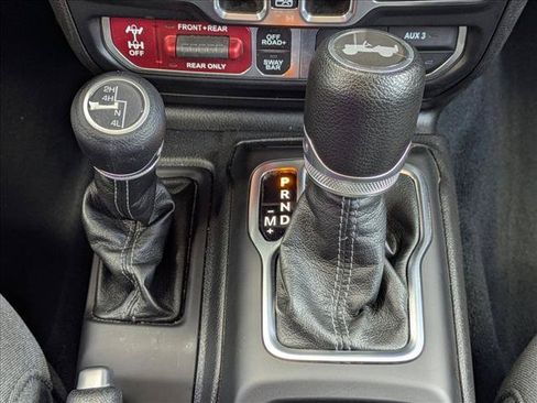 Used 2024 Jeep Wrangler Unlimited Rubicon AWD/4WD image 12