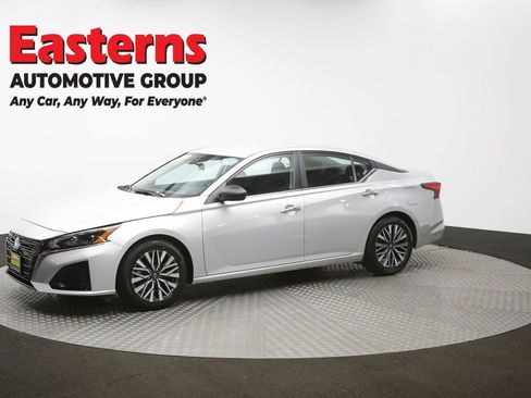 Used 2024 Nissan Altima 2.5 SV image 57