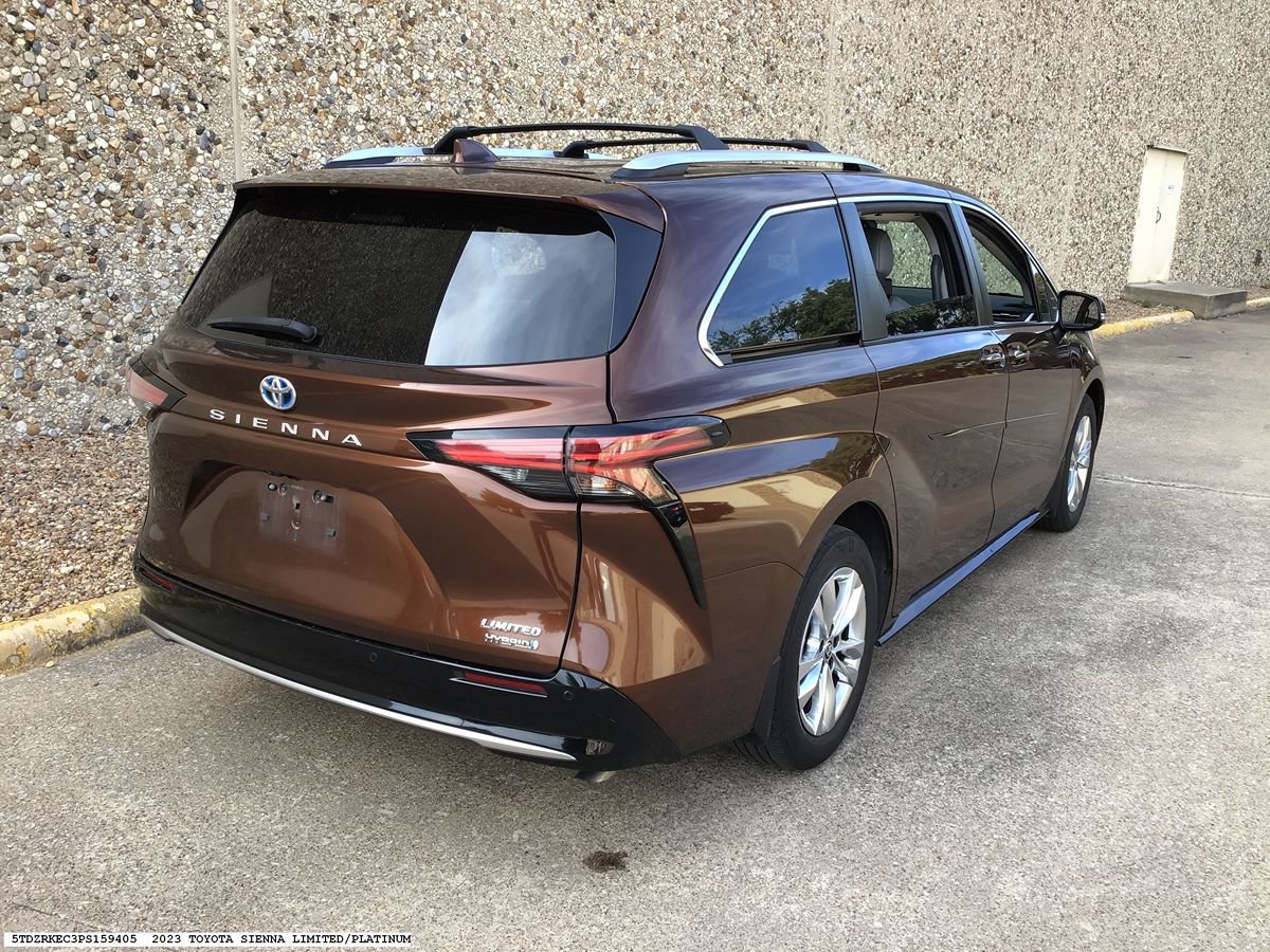 Used 2023 Toyota Sienna Limited FWD image 5